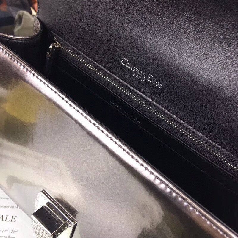 Dragons Bags Detail