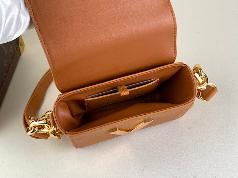 Dragons Bags ln Luxury Bag --61646
