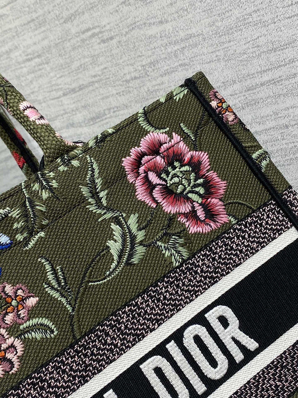Dragons Bags Detail