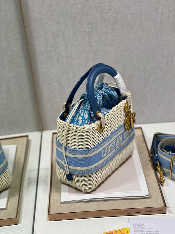 Dragons Bags Detail