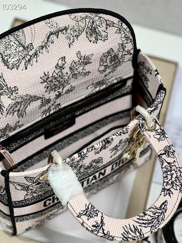 Dragons Bags Detail