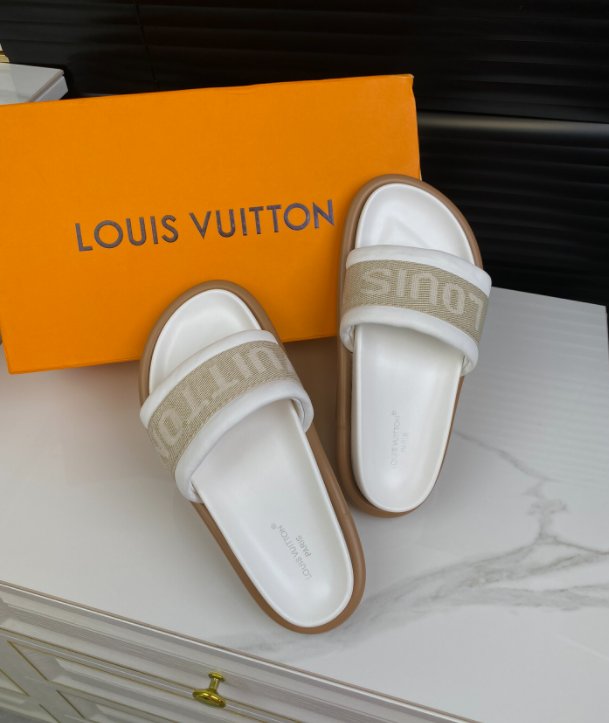 Dragons Bags Detail