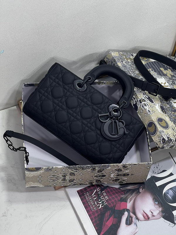 Dragons Bags Detail