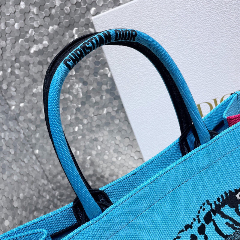 Dragons Bags Detail