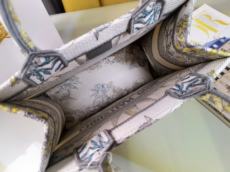 Dragons Bags Detail