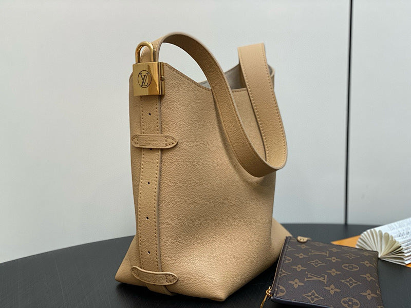 Dragons Bags ln Luxury Bag --81476