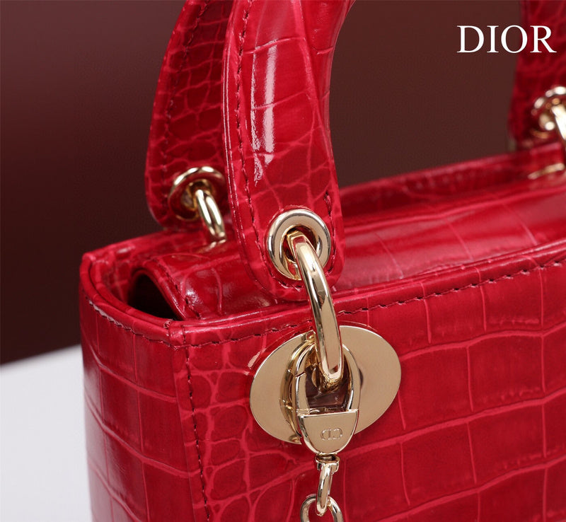 Dragons Bags Detail