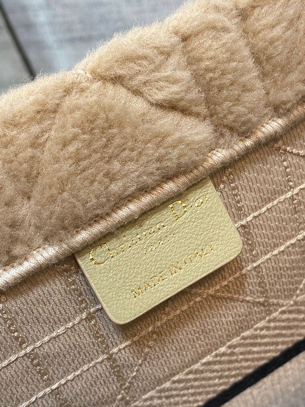 Dragons Bags Detail