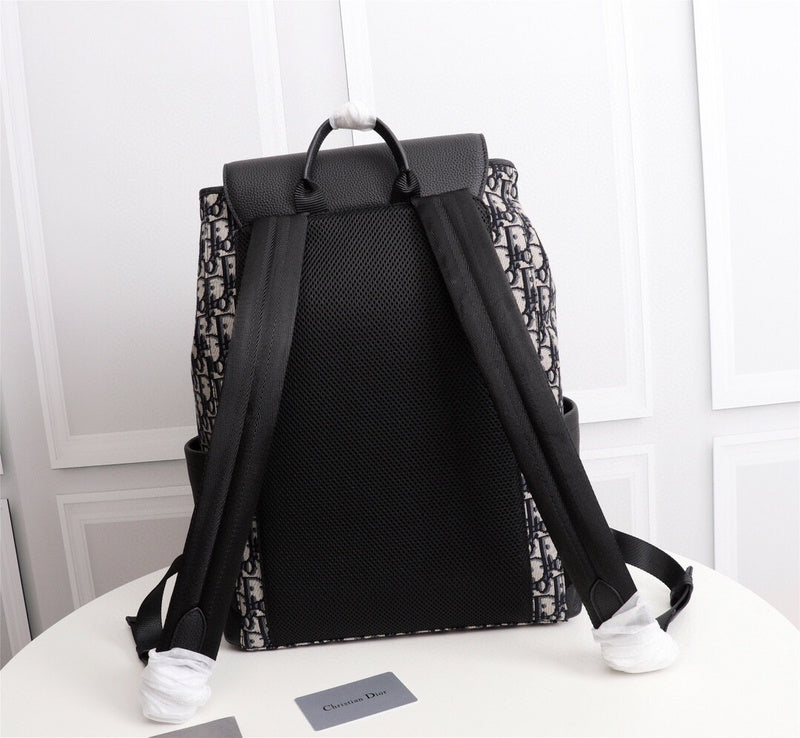 Dragons Bags Detail