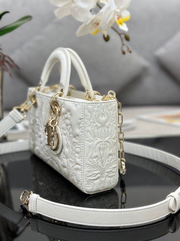 Dragons Bags Detail