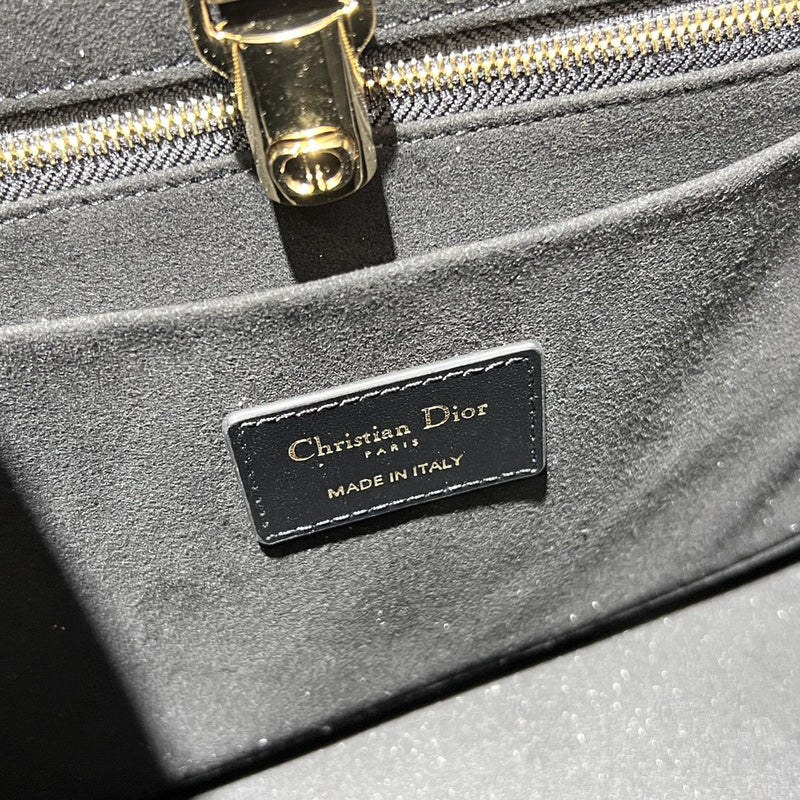 Dragons Bags Detail