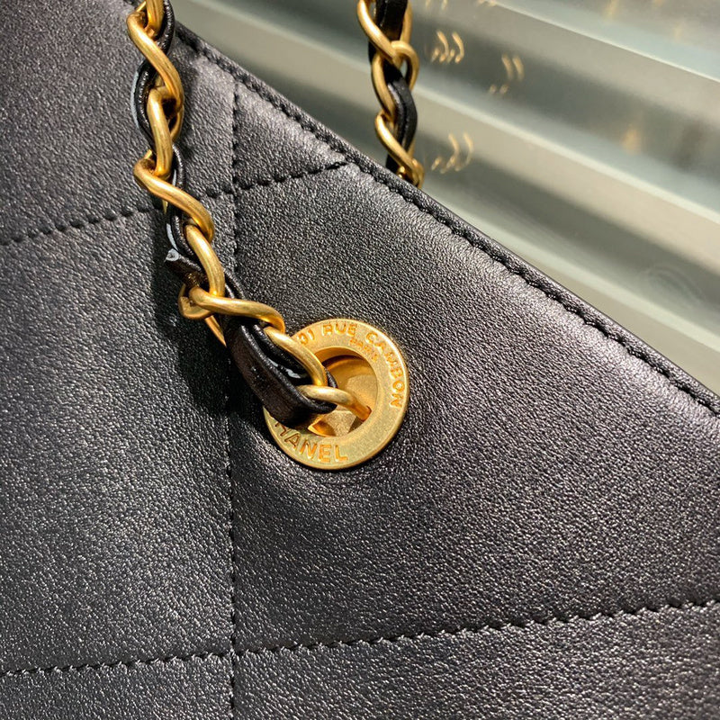 Dragons Bags Detail