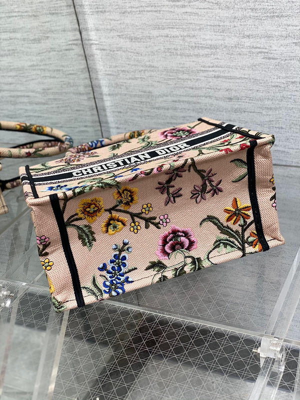 Dragons Bags Detail