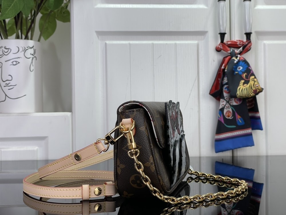 Dragons Bags ln Luxury Bag --97117