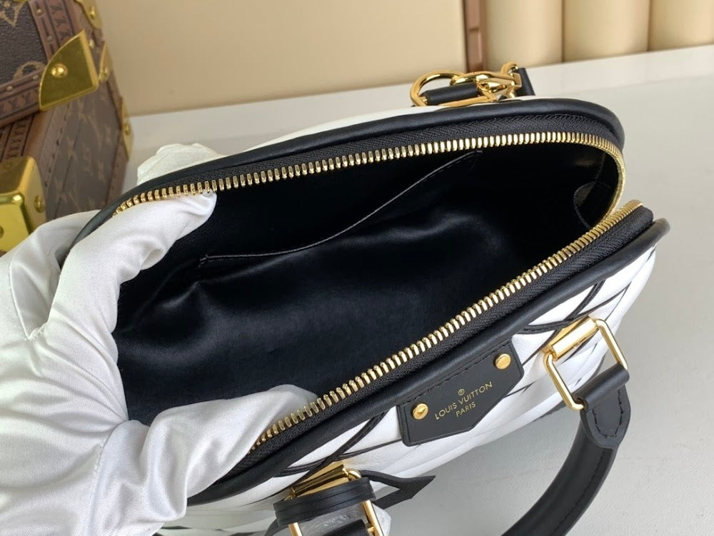 Dragons Bags ln Luxury Bag --68680