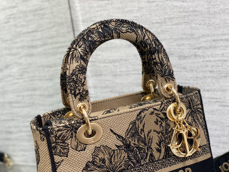 Dragons Bags Detail