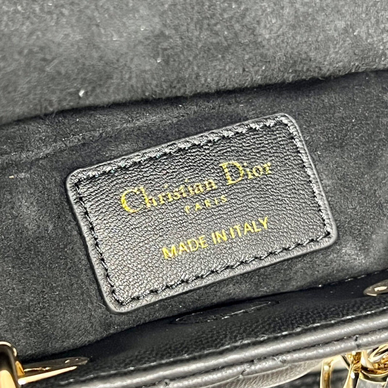 Dragons Bags Detail