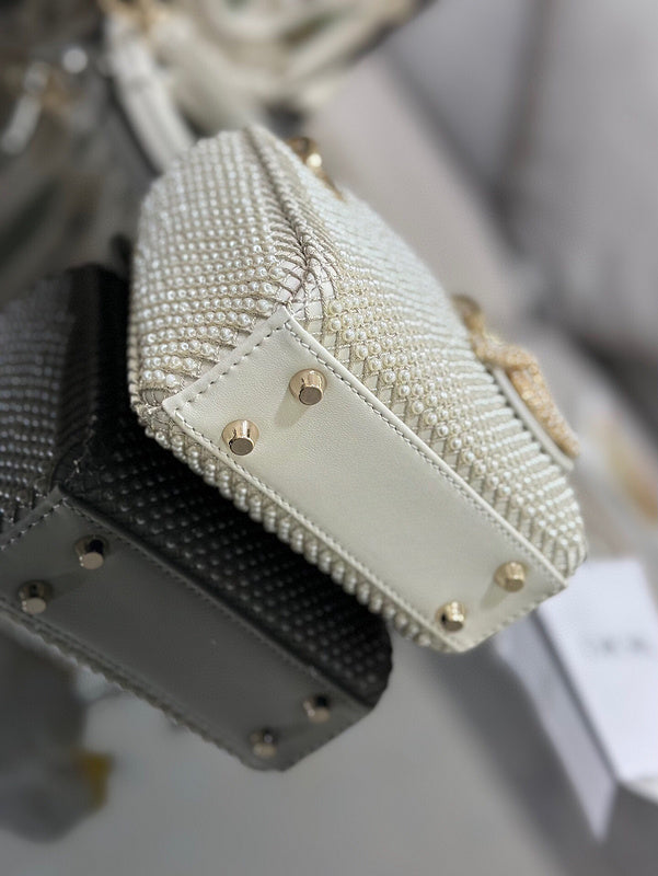 Dragons Bags Detail