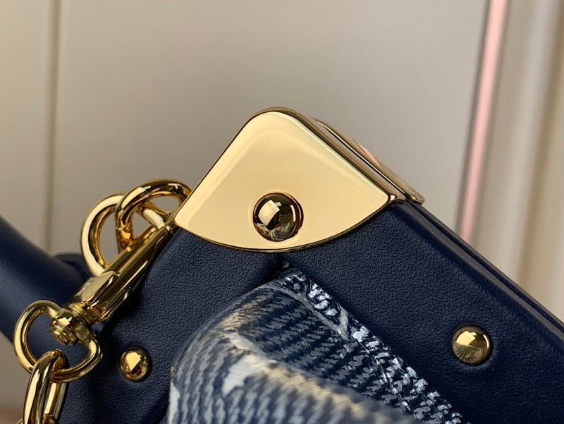 Dragons Bags ln Luxury Bag --61819