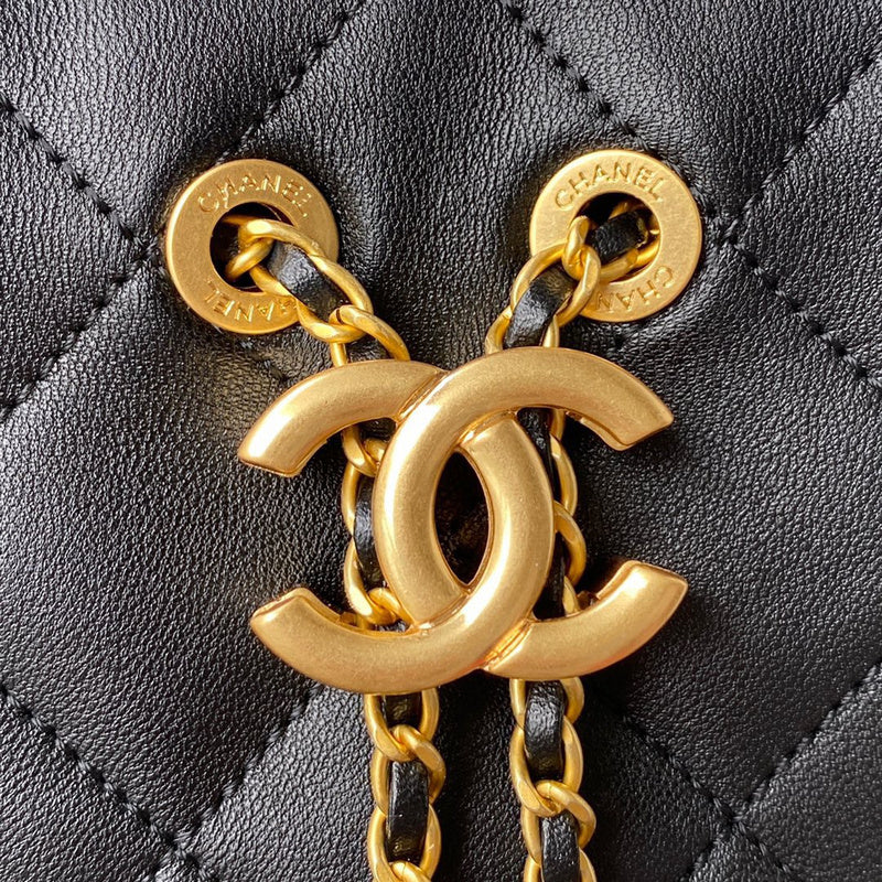 Dragons Bags Detail