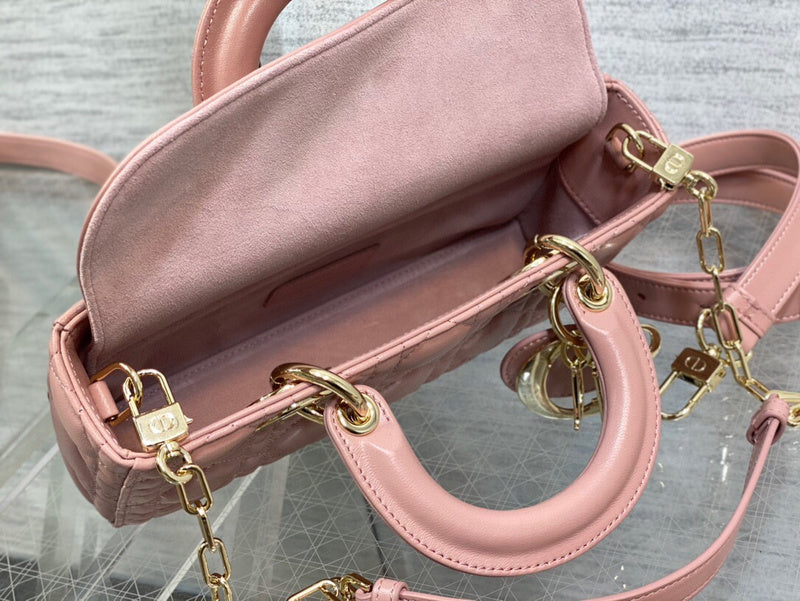 Dragons Bags Detail
