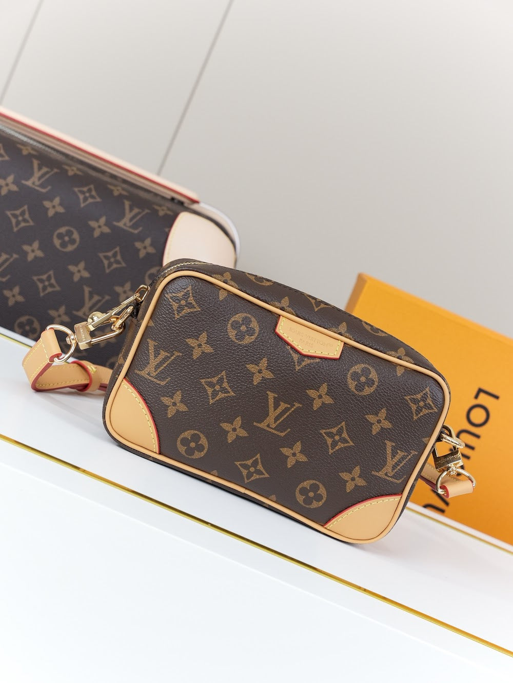 Dragons Bags ln Luxury Bag --81757