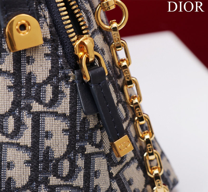 Dragons Bags Detail
