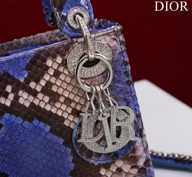 Dragons Bags Detail