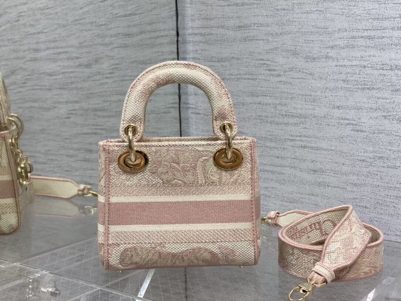 Dragons Bags Detail