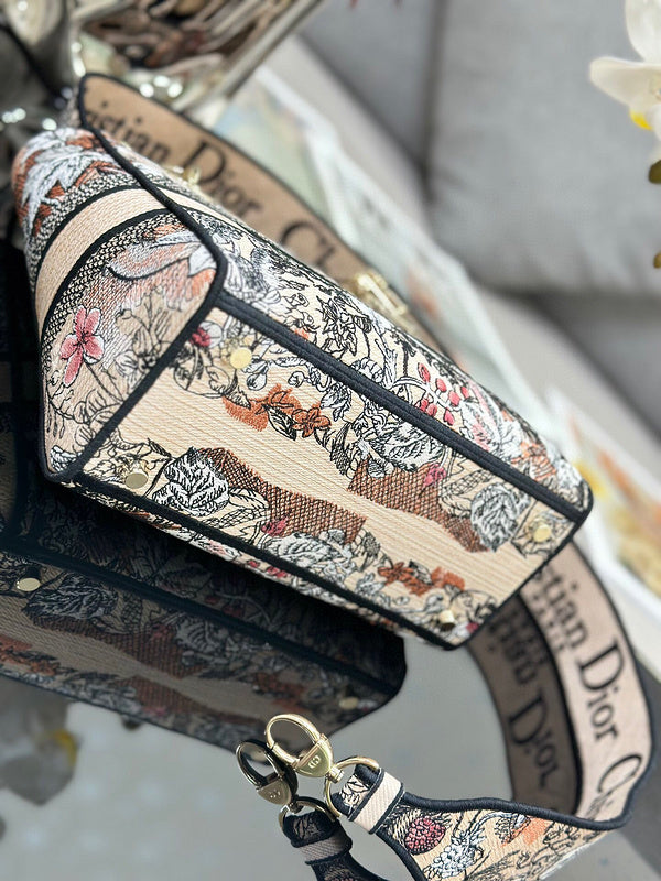 Dragons Bags Detail