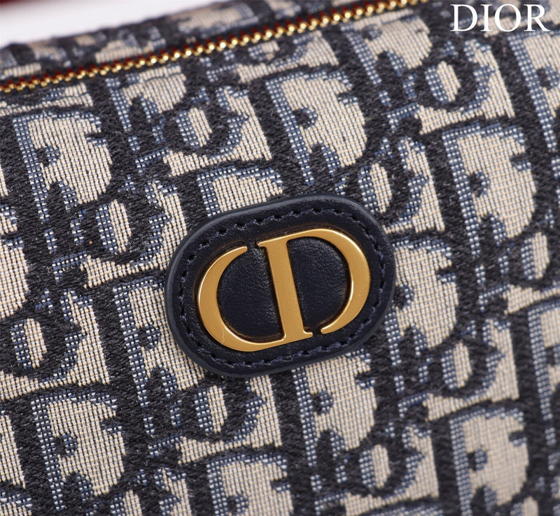 Dragons Bags Detail