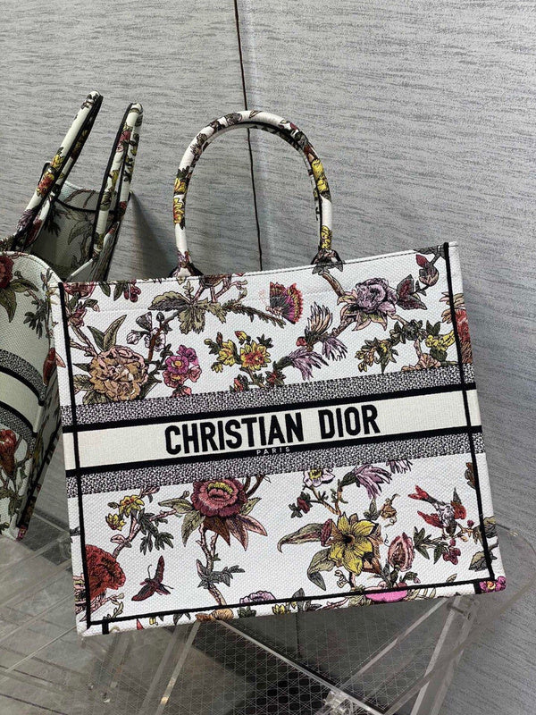 Dragons Bags Detail
