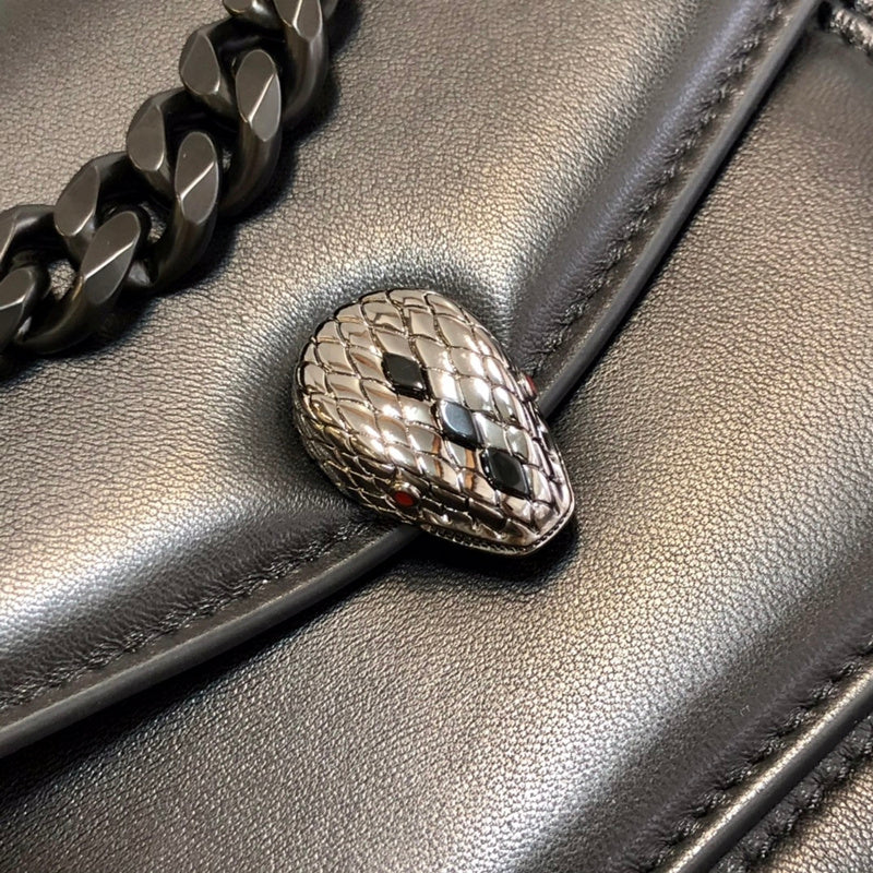 Dragons Bags Detail