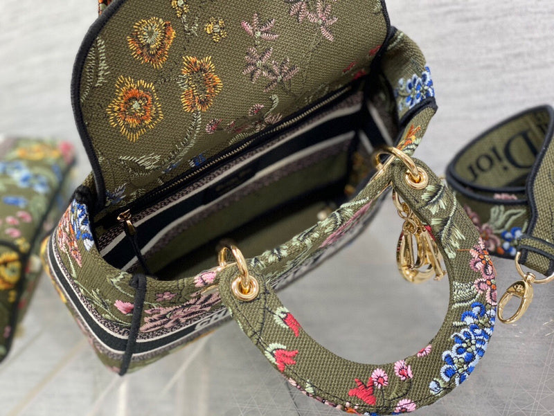 Dragons Bags Detail