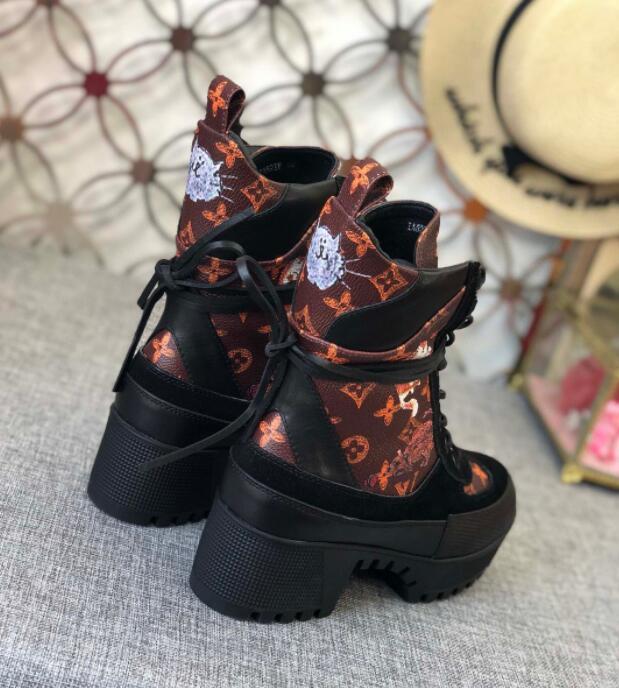 Dragons Bags Detail