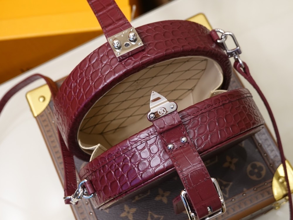 Dragons Bags ln Luxury Bag --66570