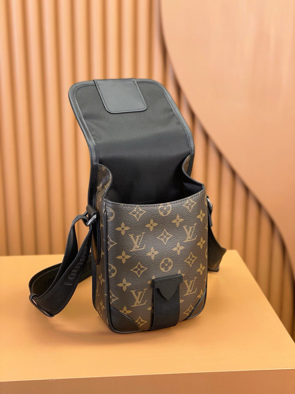Dragons Bags ln Luxury Bag --70565