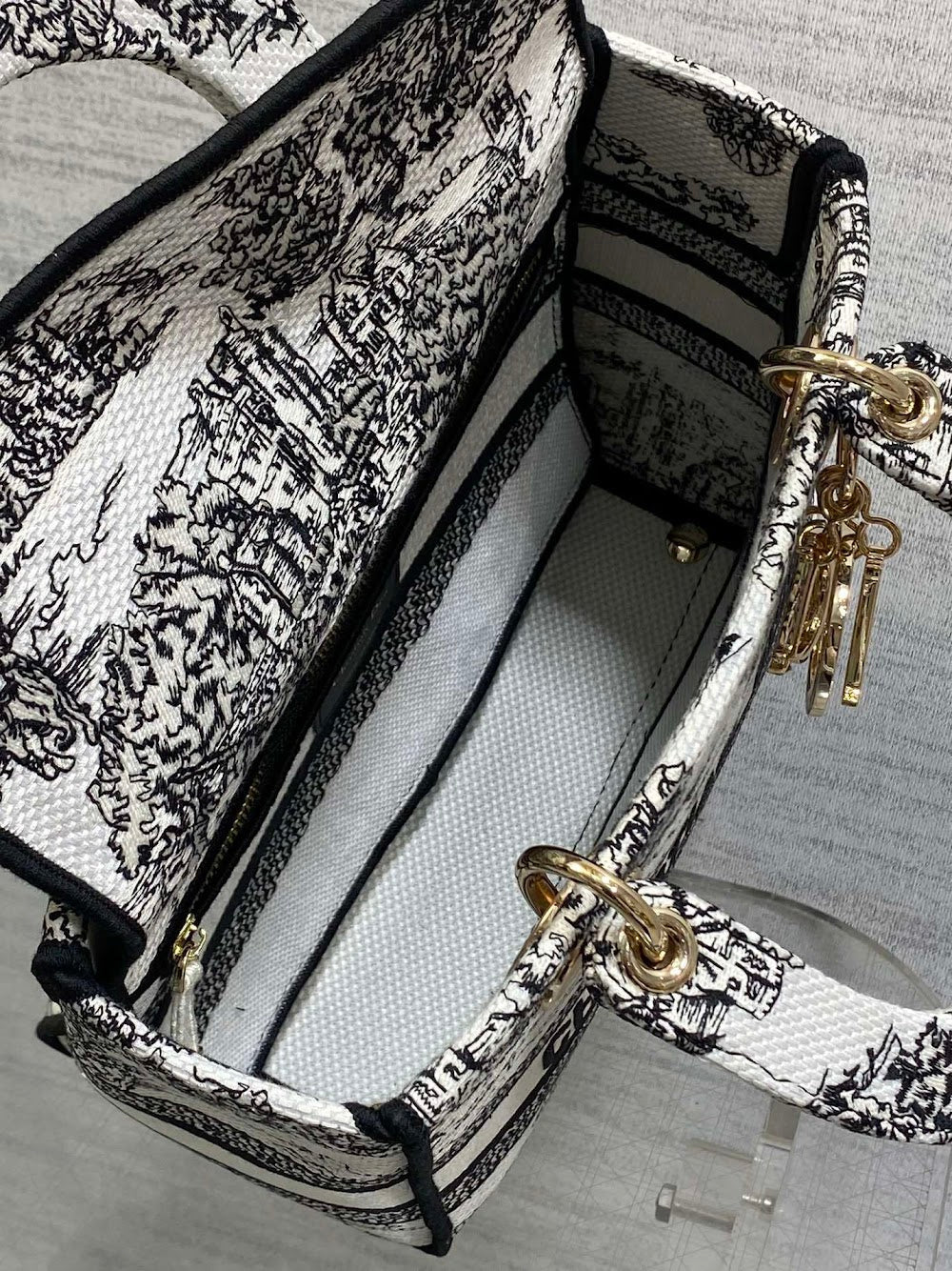 new-designer-premium-bags-nm16305