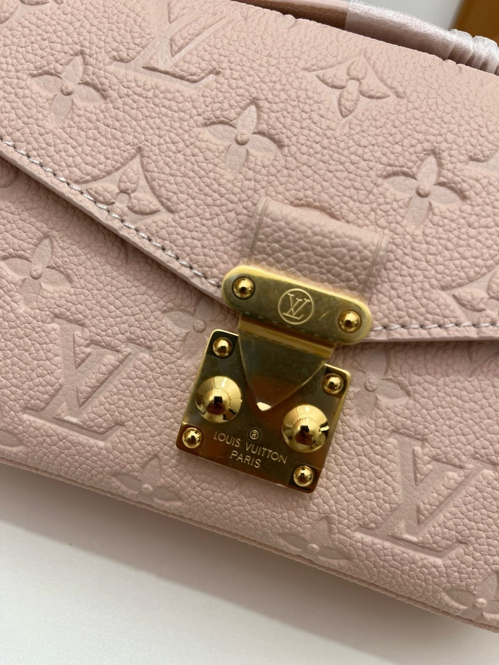 Dragons Bags ln Luxury Bag --81788