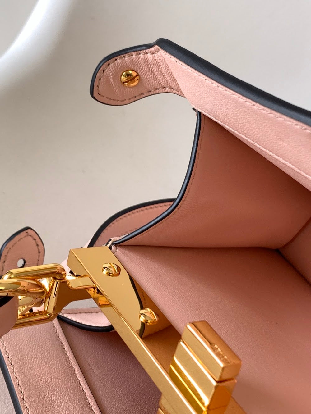new-luxury-designer-bags-nm15359