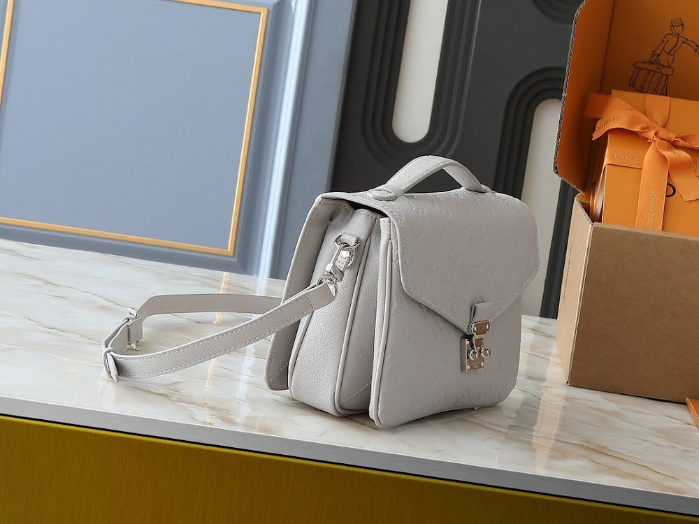 Dragons Bags ln Luxury Bag --76741
