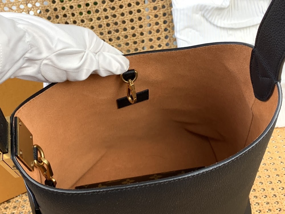 Dragons Bags ln Luxury Bag --69163