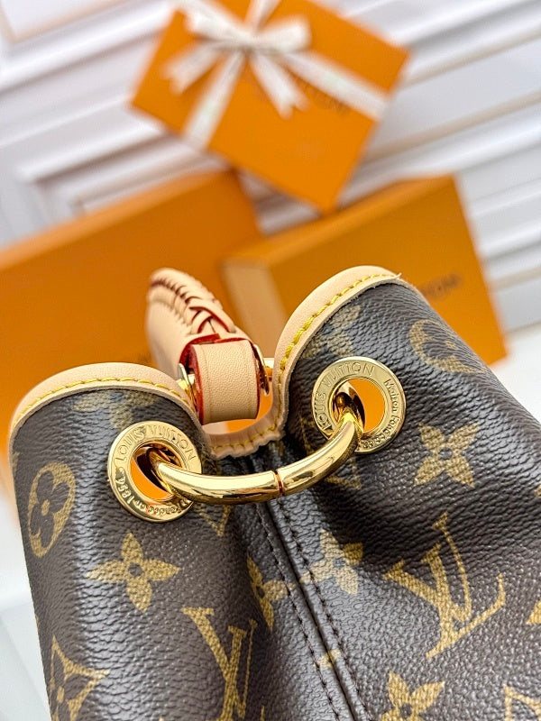 Dragons Bags ln Luxury Bag --81810