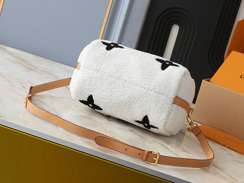 Dragons Bags ln Luxury Bag --81575