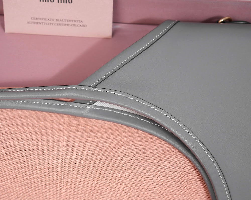 Dragons Bags Miun Miun Luxury Bag --122604