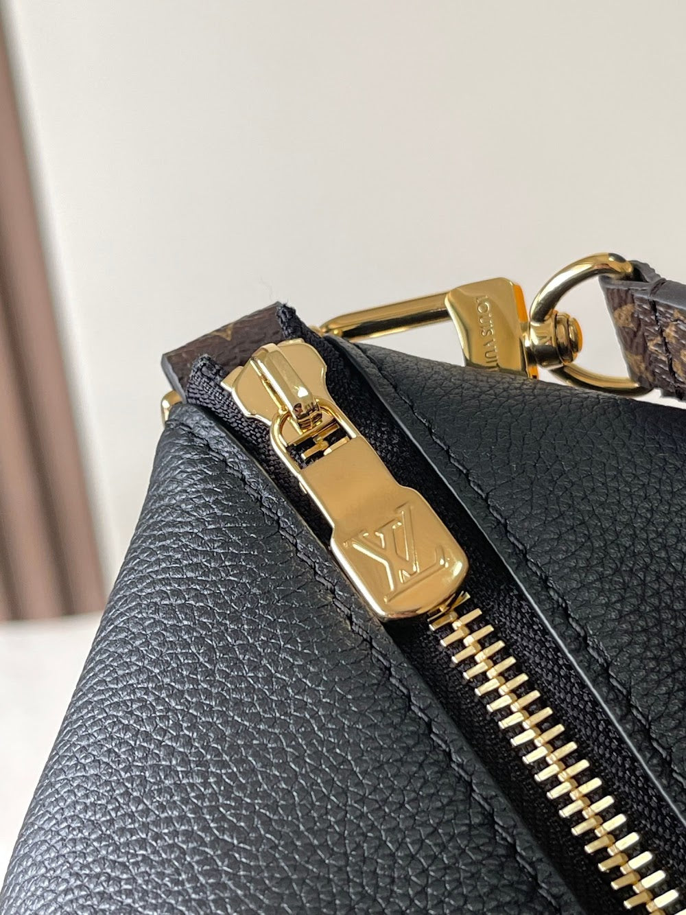Dragons Bags ln Luxury Bag --95701