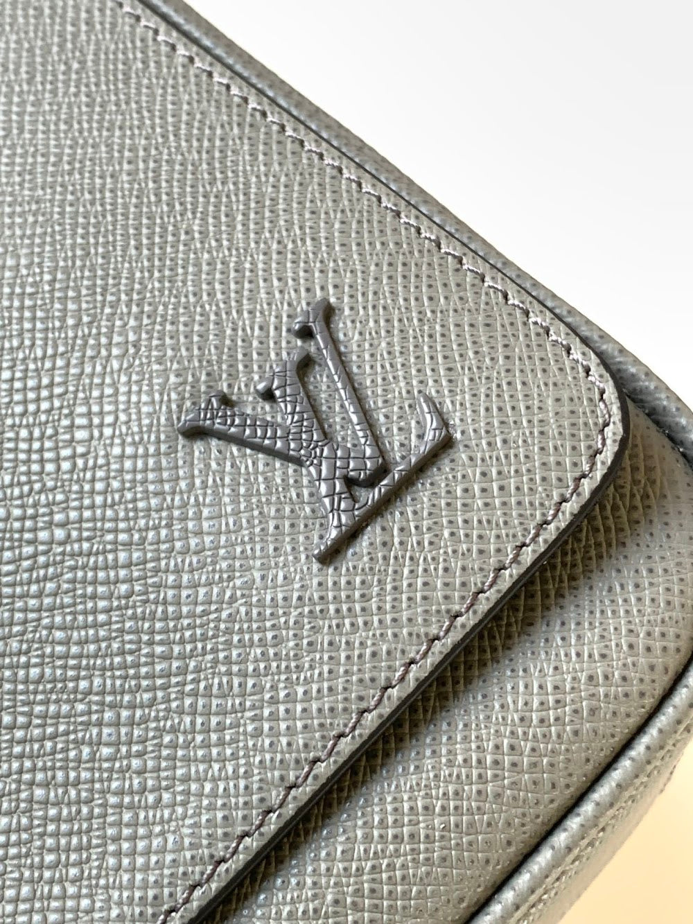 Dragons Bags ln Luxury Bag --70979