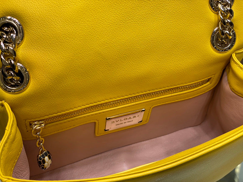 Dragons Bags Detail