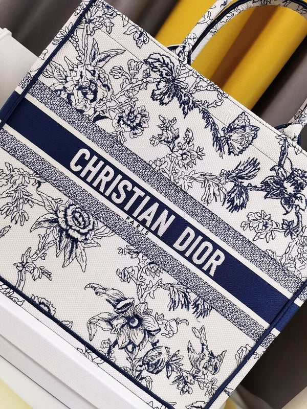 Dragons Bags Detail
