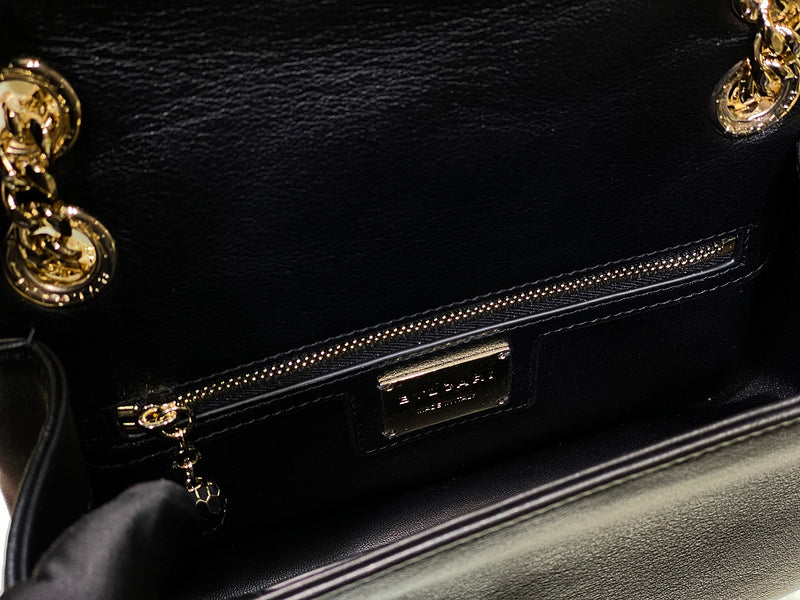 Dragons Bags Detail
